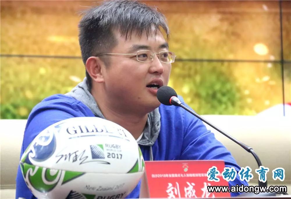 橄榄球规则英式_英式橄榄球型号_英式橄榄球比赛用球是几号