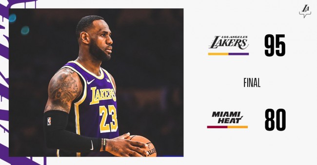 NBA常规赛焦点战：戴维斯26+8+7带领湖人轻取热火，巴特勒22分表现亮眼