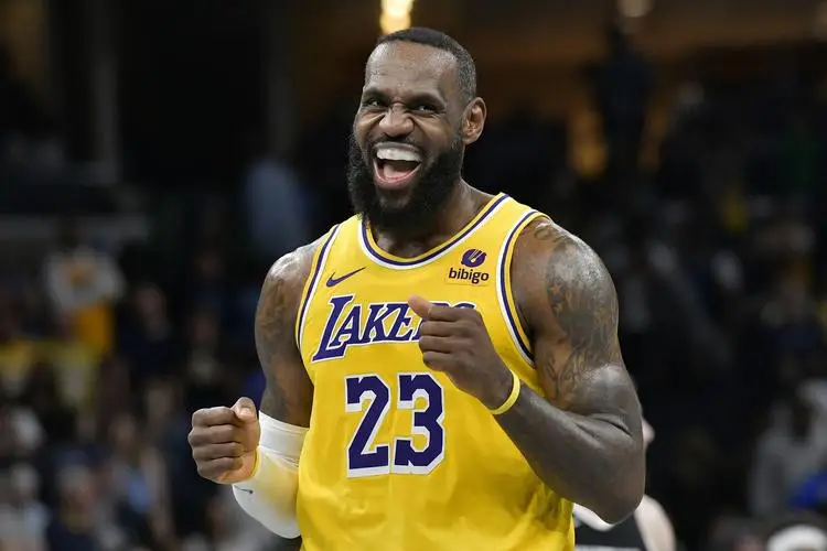 勒布朗·詹姆斯跳出合同引发NBA风暴，湖人未来与忠诚成焦点