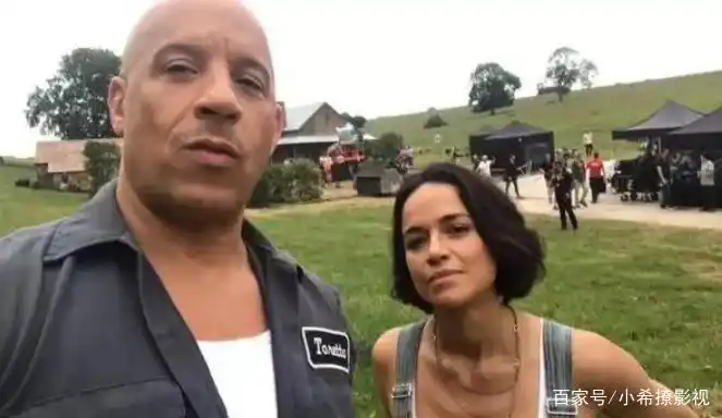 速度与激情家族情深：范·迪塞尔与保罗·沃克女儿梅多的婚礼庆祝
