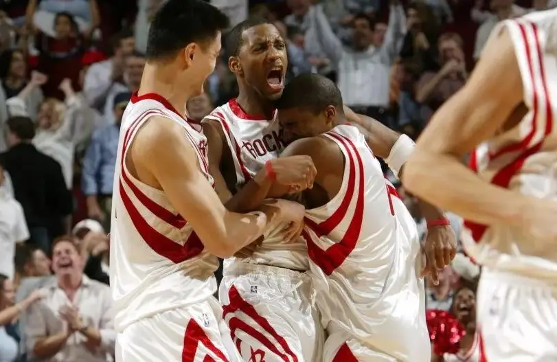 NBA绝杀背景板：马刺队的悲催时刻与伟大奇迹的见证