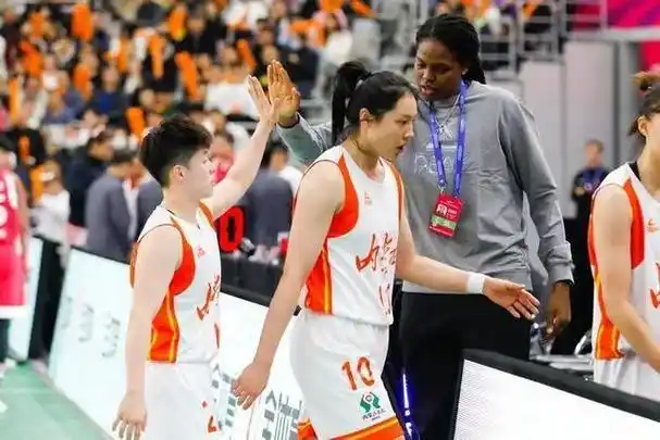 山西女篮比赛时为什么要两千翻译_山西女蓝赛程_山西女篮