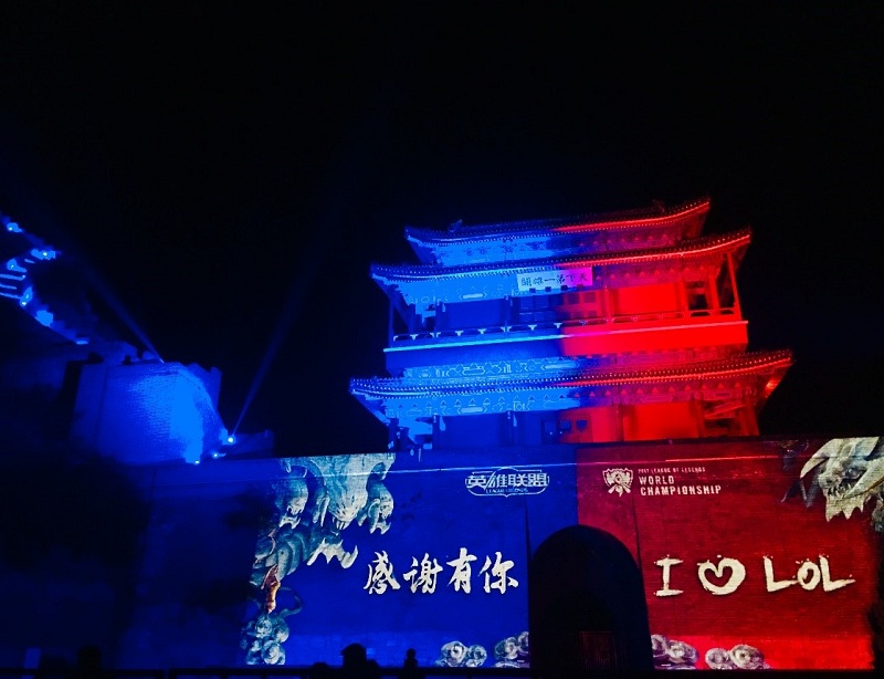 2017英雄联盟全球总决赛SSG夺冠，鸟巢上演红蓝长城灯光秀