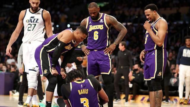 湖人最后一场常规赛对开拓者_本赛季湖人对开拓者战绩_nba常规赛湖人对开拓者