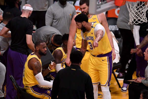 湖人最后一场常规赛对开拓者_本赛季湖人对开拓者战绩_nba常规赛湖人对开拓者