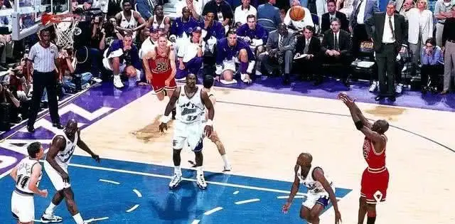 乔丹推到拉塞尔_乔丹和拉塞尔历史地位_拉塞尔说乔丹没有推他