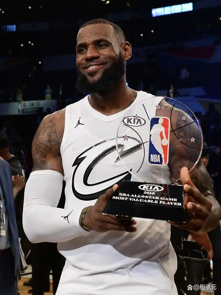 38岁詹姆斯NBA生涯第10次当选全明星票王，现役还有谁当过？