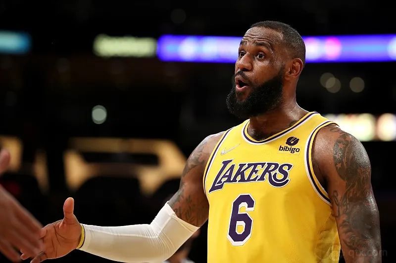 2022 - 2023赛季NBA常规赛湖人战掘金，詹姆斯出色发挥或将超贾巴尔成得分王