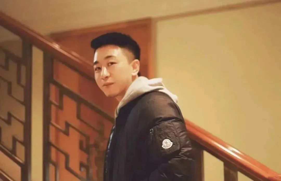 詹姆斯拿过劳伦斯奖吗_詹姆斯劳伦斯屁股好大_詹姆斯劳伦斯森