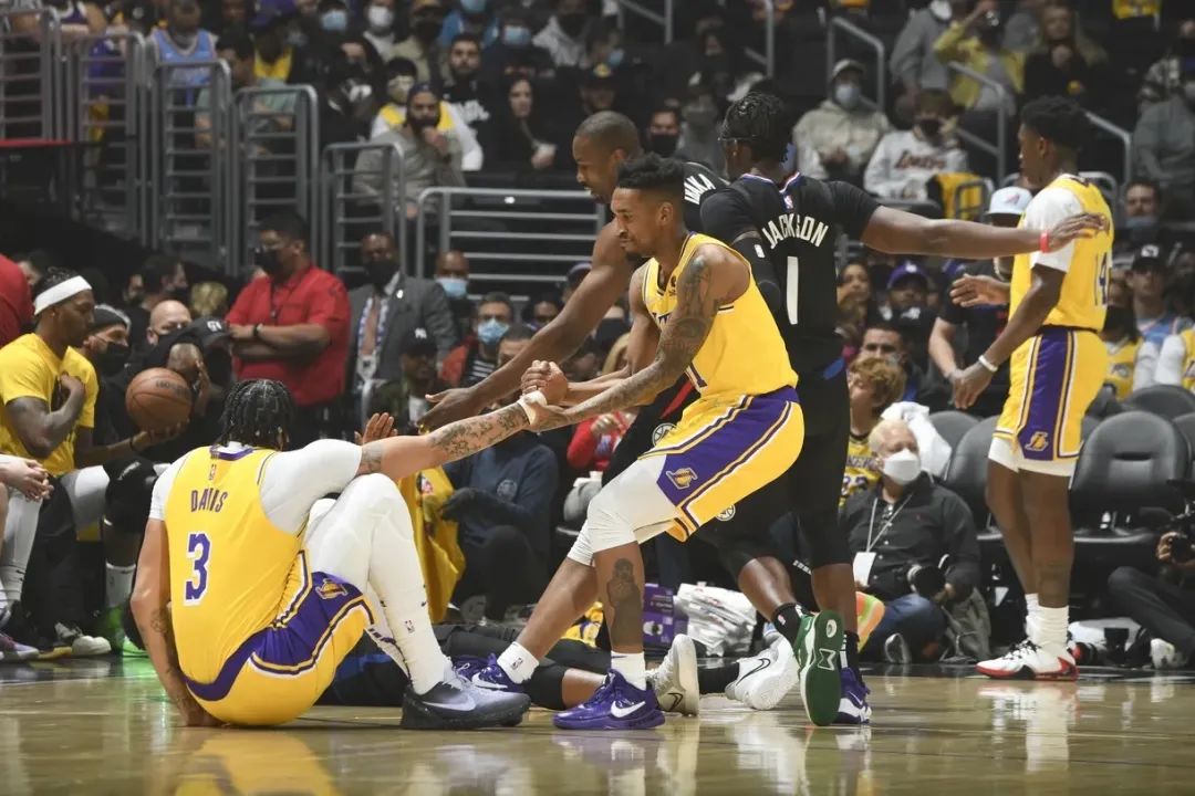 nba2025黄蜂队球员名单_黄蜂队现役球员_2021年黄蜂队球员