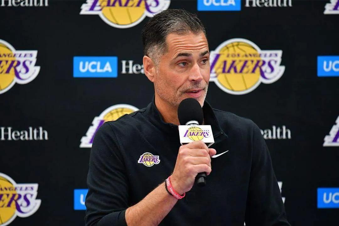 14-15赛季nba常规赛 火箭vs湖人_火箭湖人本赛季_湖人终结火箭14连胜