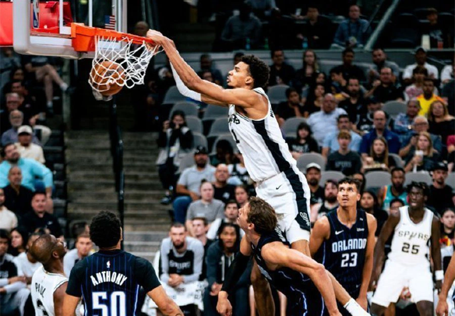 NBA季前赛马刺107 - 97魔术 保罗文班亚马合体成看点 马刺暴露出三个隐患