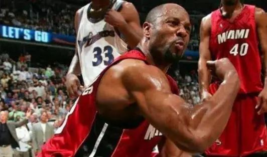 揭秘NBA球员惊人力量背后的魔鬼训练：12周体能周期与多样跑法锻炼
