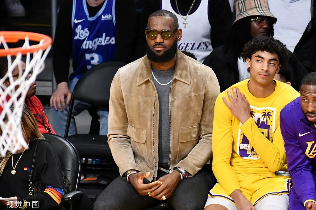 韦德总决赛最高分_nba2025年总决赛韦德数据_韦德总决赛得分