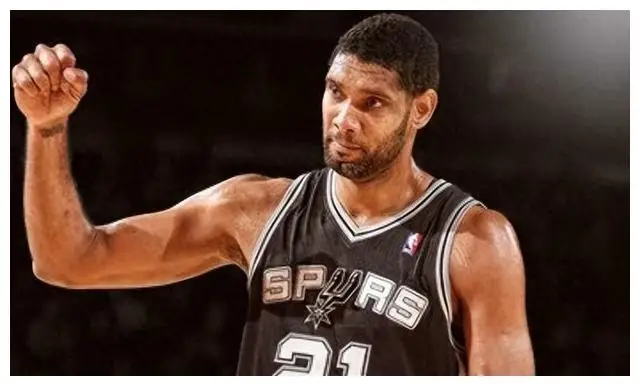 邓肯的NBA传奇生涯：5次总冠军与FMVP奖杯背后的故事