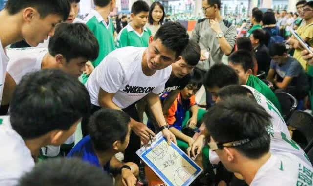 耐克高中联赛为什么只有一次_耐克高中生联赛有哪几个赛区_耐克高中联赛在哪里可以看