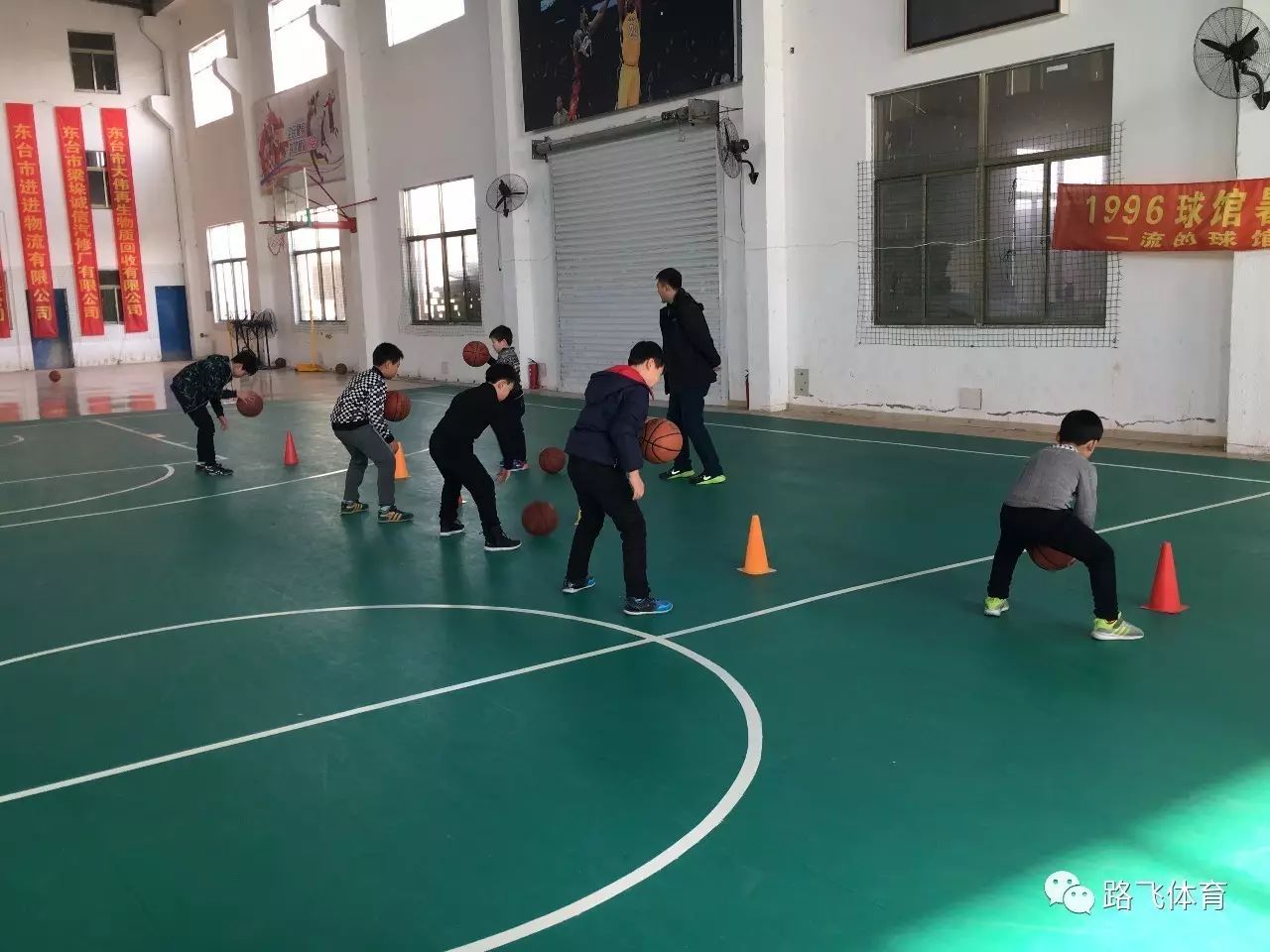 篮球进攻技术训练_篮球个人进攻能力训练方法_篮球个人进攻技巧