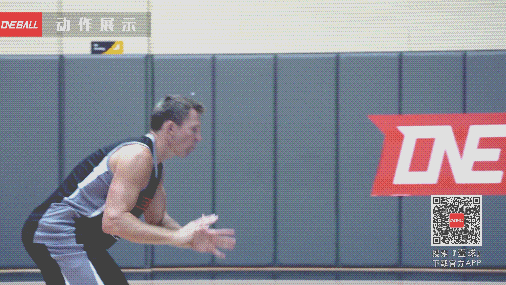 投篮球拿位置手时手腕疼_投篮时手的拿球位置_篮球投球时手拿球的动作