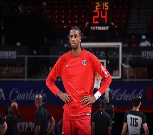 拉斯维加斯夏季联赛表现不能完全预测NBA球员未来，文班亚马和特雷-杨为例