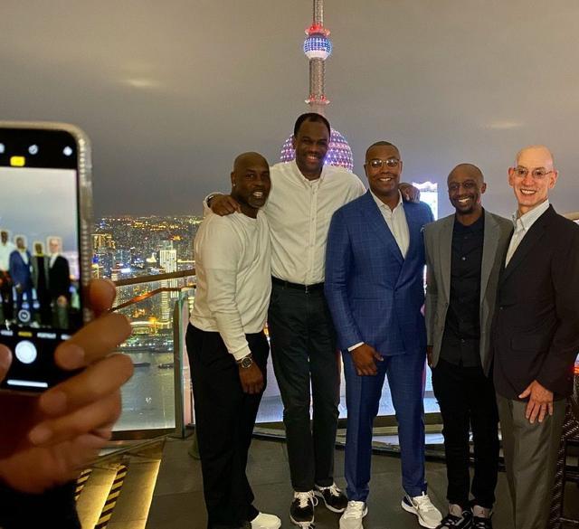 NBA中国赛今晚照常进行：湖人队VS篮网队，球迷反应成焦点
