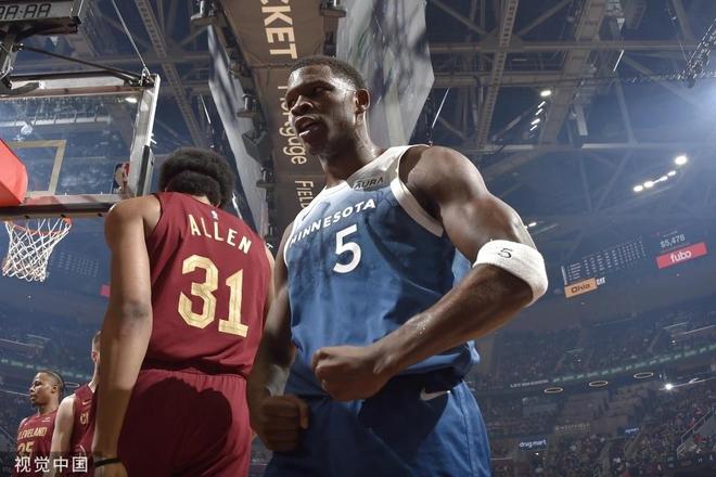 NBA常规赛：森林狼加时不敌骑士，戈贝尔6犯离场，爱德华兹错失绝杀