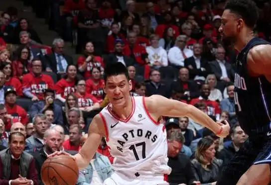林书豪带NBA总冠军奖杯亮相CBA明星赛，揭秘离队球员如何领取总冠军戒指