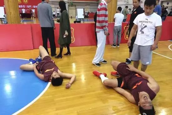 凯文哈特打过nba_凯文哈特是打篮球的?_凯文哈特篮球水平