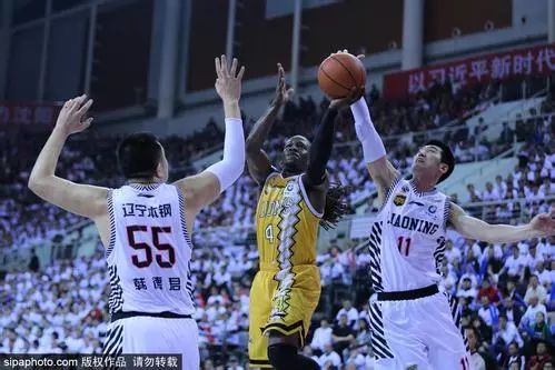 凯文哈特篮球水平_凯文哈特是打篮球的?_凯文哈特打过nba