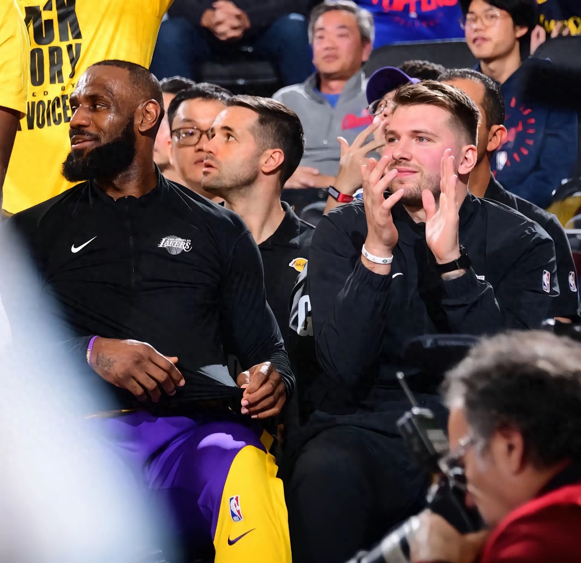NBA焦点战：湖人120-112胜勇士，詹姆斯42分创纪录，库里37分逆转未果，卢卡·东契奇未来可期