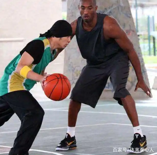 吴亦凡广州篮球_吴亦凡职业篮球员_吴亦凡成为广州七中篮球队队长是多少岁