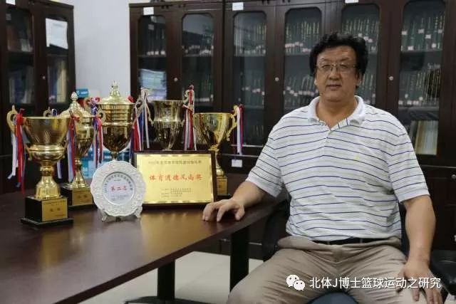 篮球战术基础配合是_篮球基础战术配合分为_篮球战术配合基础分为几种