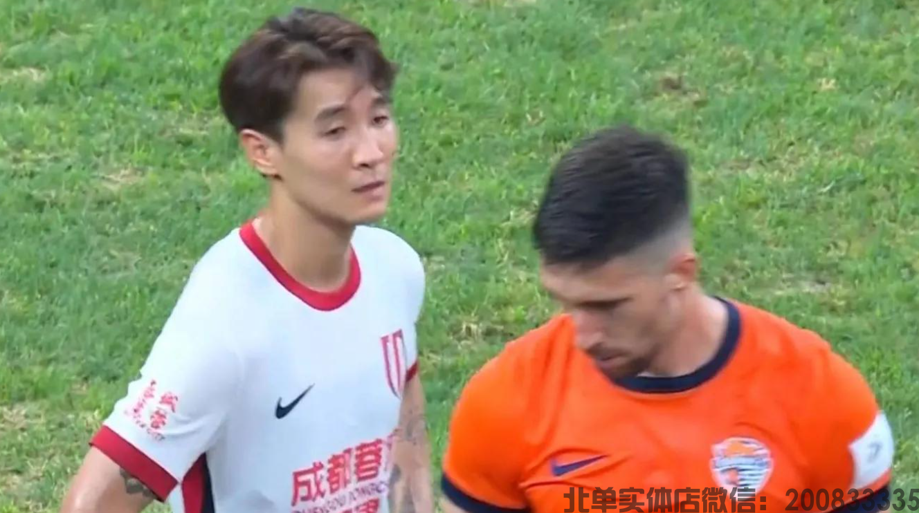 2-1！足协杯刺激一夜，上半场两人染红，10打10，蓉城挺进四强！(图2)