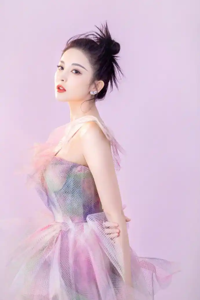 古力娜扎丸子头穿搭_古力娜扎丸子头图片_古力娜扎同款身材瑜伽