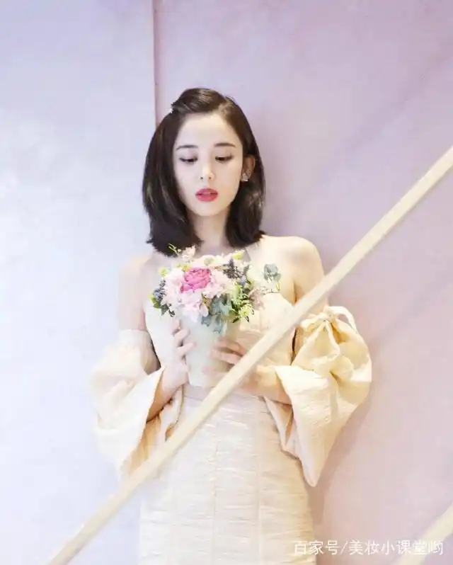 娜扎丸子头教程_古力娜扎神仙颜值_古力娜扎丸子头图片