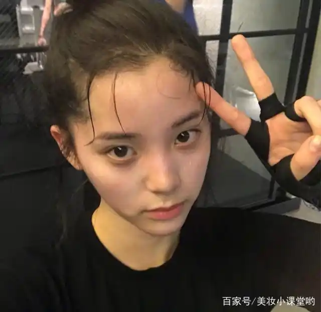 娜扎丸子头教程_古力娜扎神仙颜值_古力娜扎丸子头图片