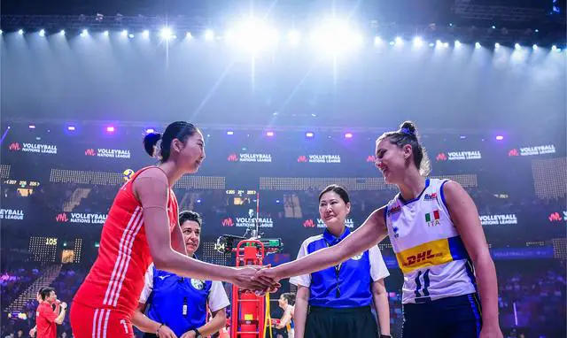 中国女排对阵意大利女排 比赛结果分析 _ 朱婷缺席首发争议 _中国女排vs意大利