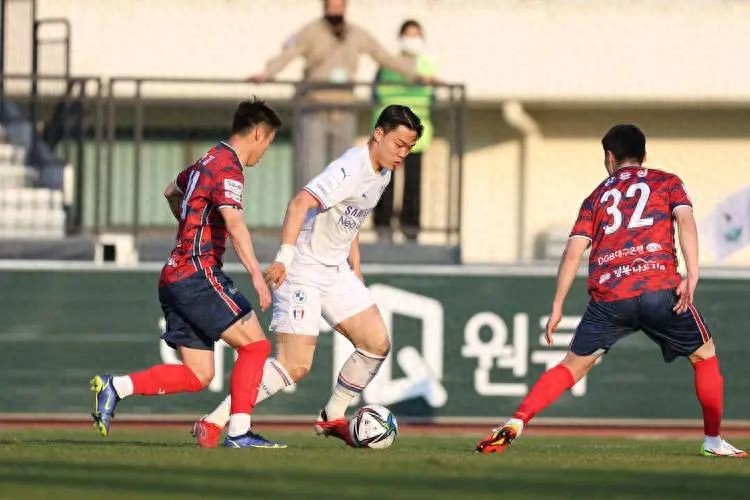 光州FC主场气势_韩职联赛第24轮 光州FC对阵全北现代_全北现代vs光州fc