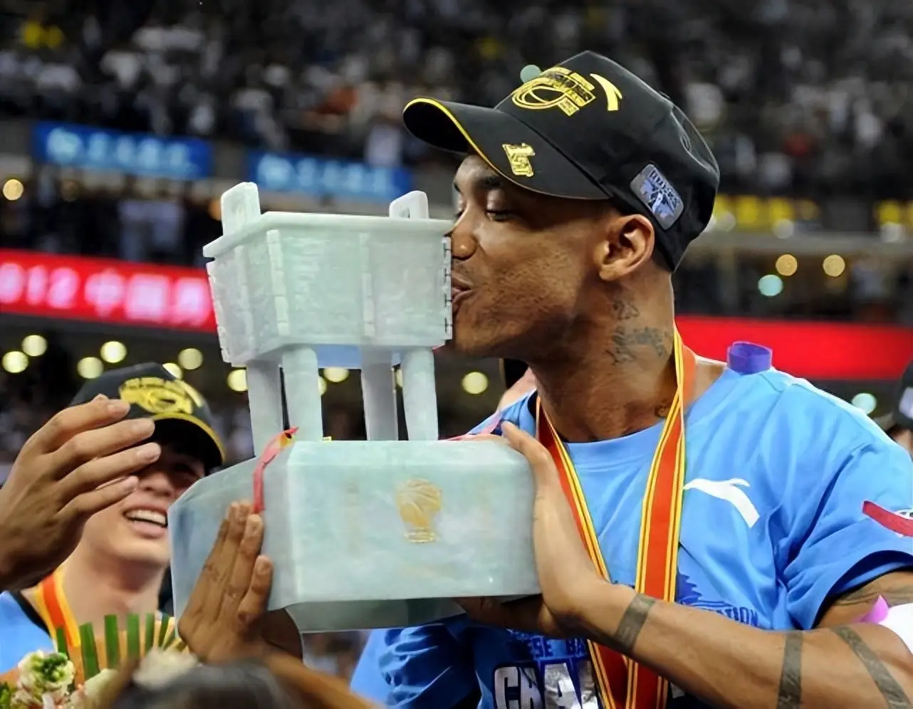 :马布里 NBA 生涯 CBA 职业生涯 马布里 CBA 薪资待遇 马布里 中国篮球 传奇_马布里在cba工资