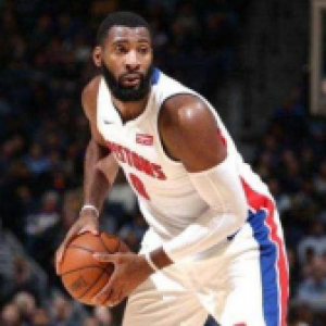 NBA常规赛视频直播：活塞VS雄鹿 活塞内线双塔能