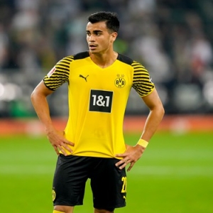 NBA火爆冲突全回顾！从慈世平肘击哈登到垫脚大战，这些球场打架事件太震撼